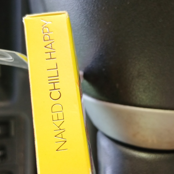 3/$30 NIB Urban Decay Naked Chill Happy Mini Eyeshadow Palette 6 shades - Picture 2 of 6